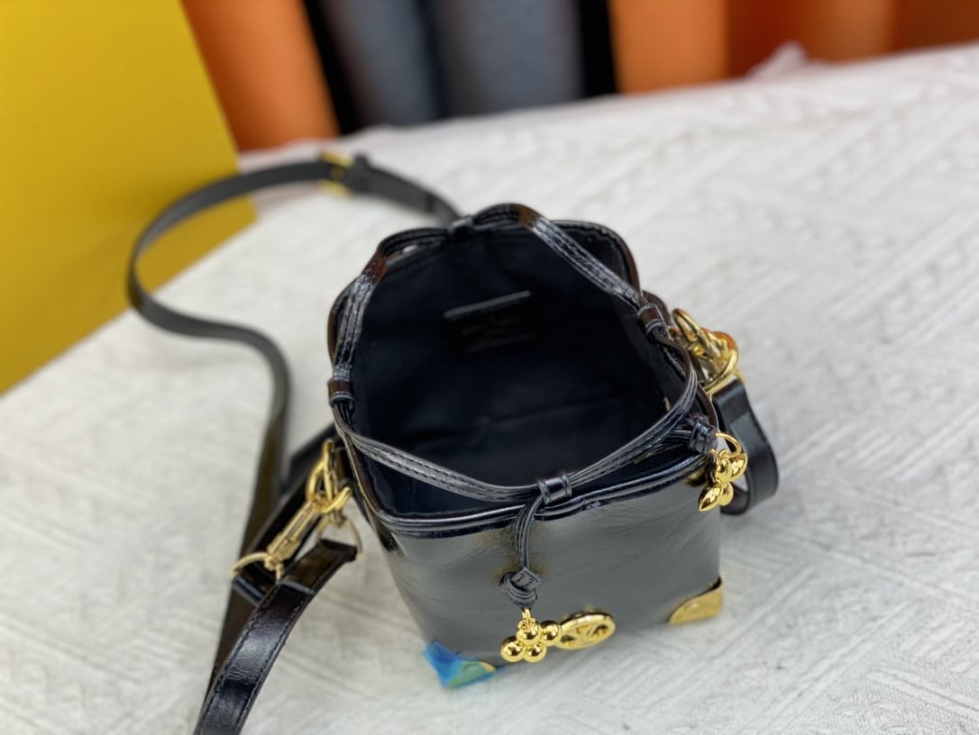 Louis Vuitton Néo Purse LV Charms Monogram Shoulder Bag Black 15Cm M82886 - Image 10