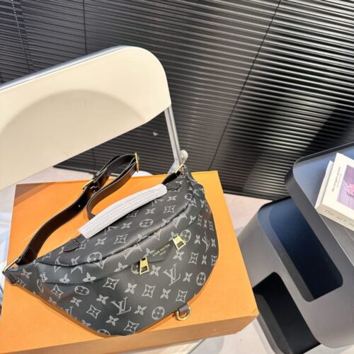 Alternative view of Louis Vuitton Discovery Bumbag PM Monogram Eclipse Black 44Cm M46035