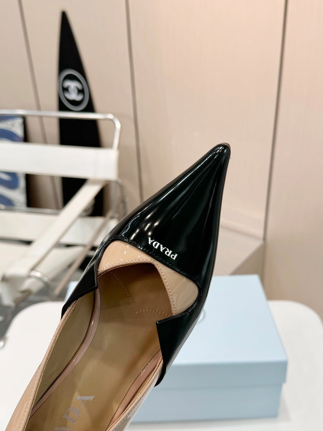Prada Two Tone Patent Leather Pump Black And Beige - Image 6