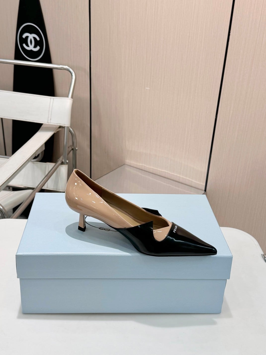 Prada Two Tone Patent Leather Pump Black And Beige - Image 3