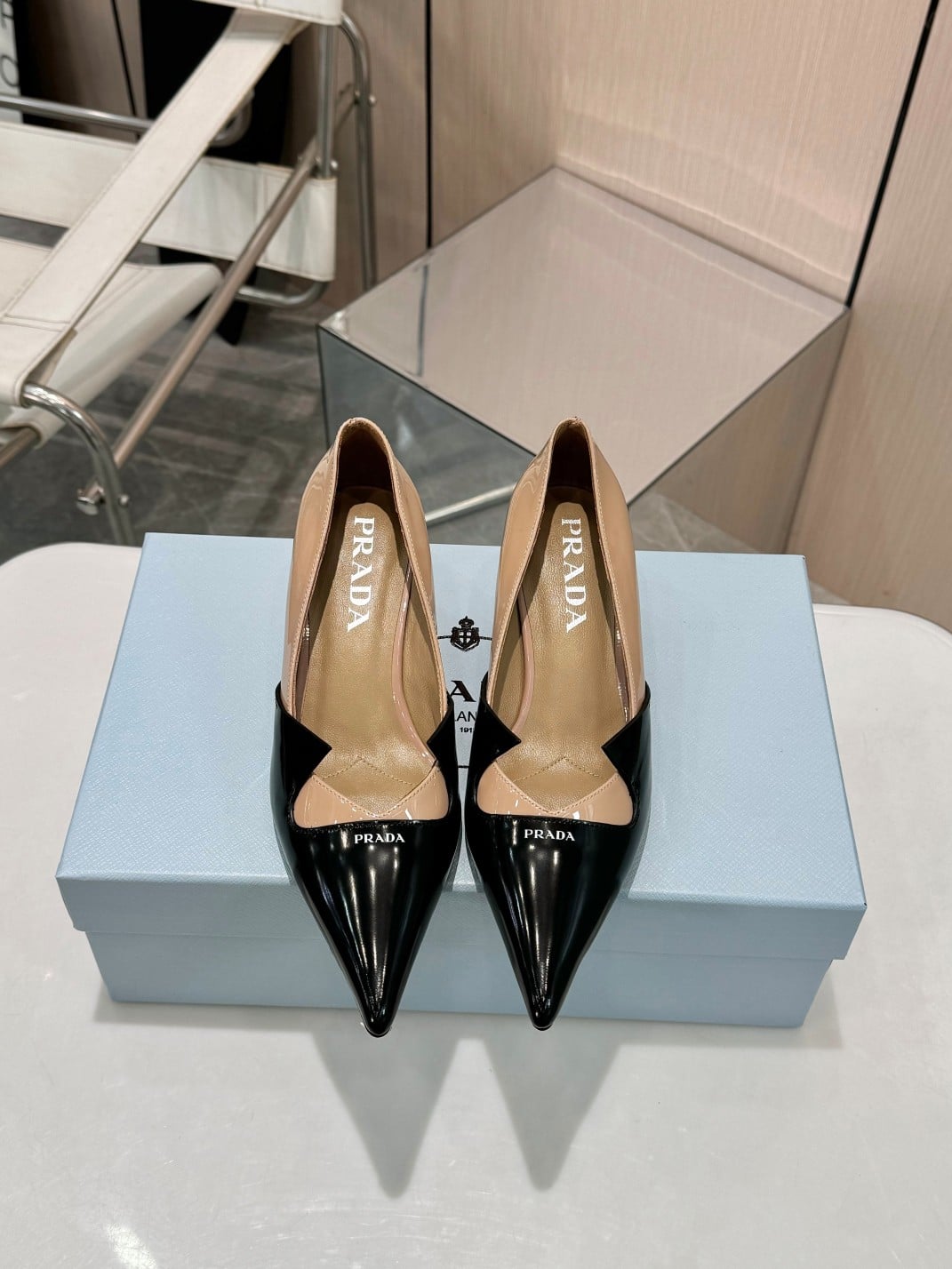 Prada Two Tone Patent Leather Pump Black And Beige - Image 4