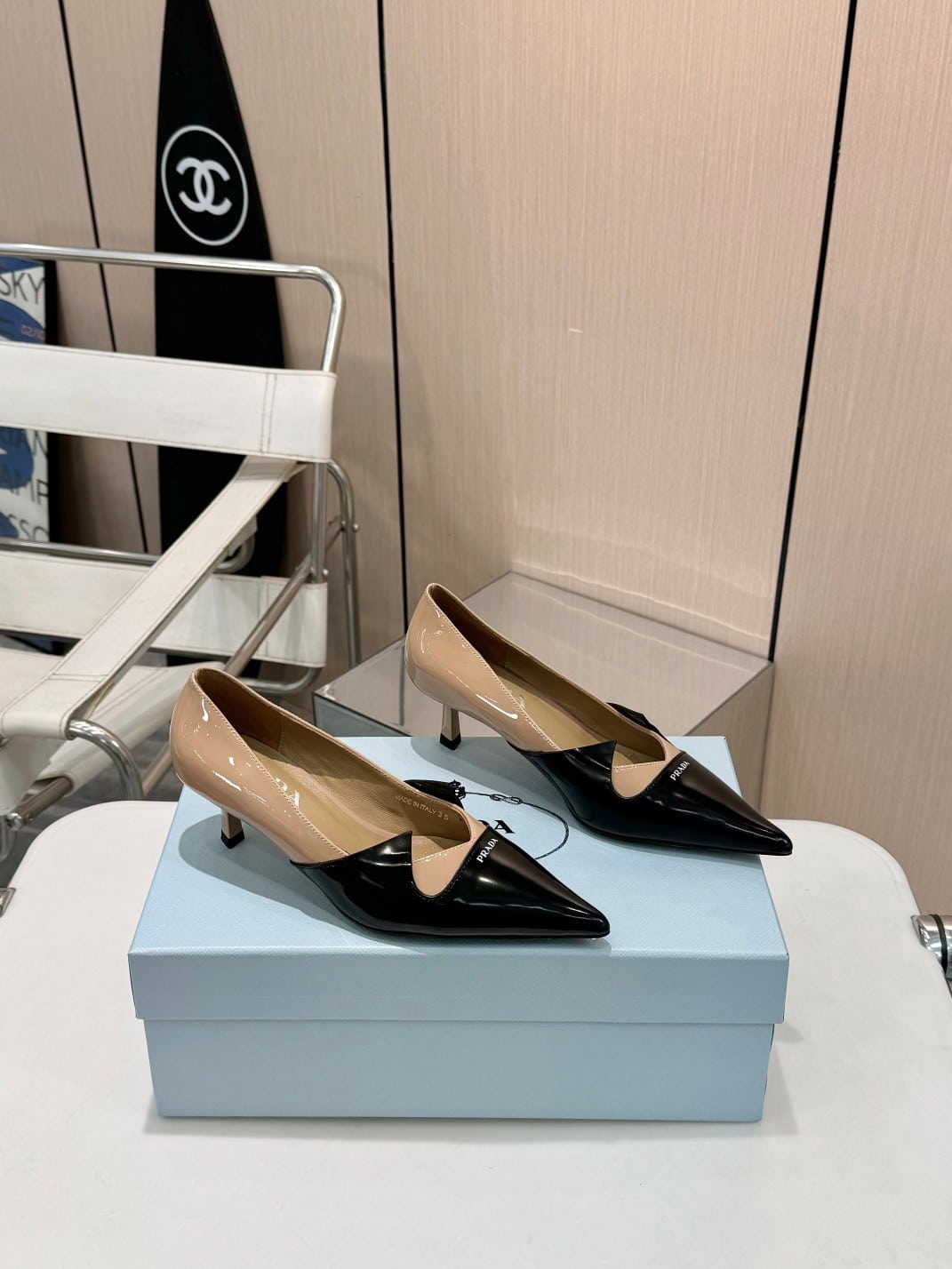 Prada Two Tone Patent Leather Pump Black And Beige - Image 2