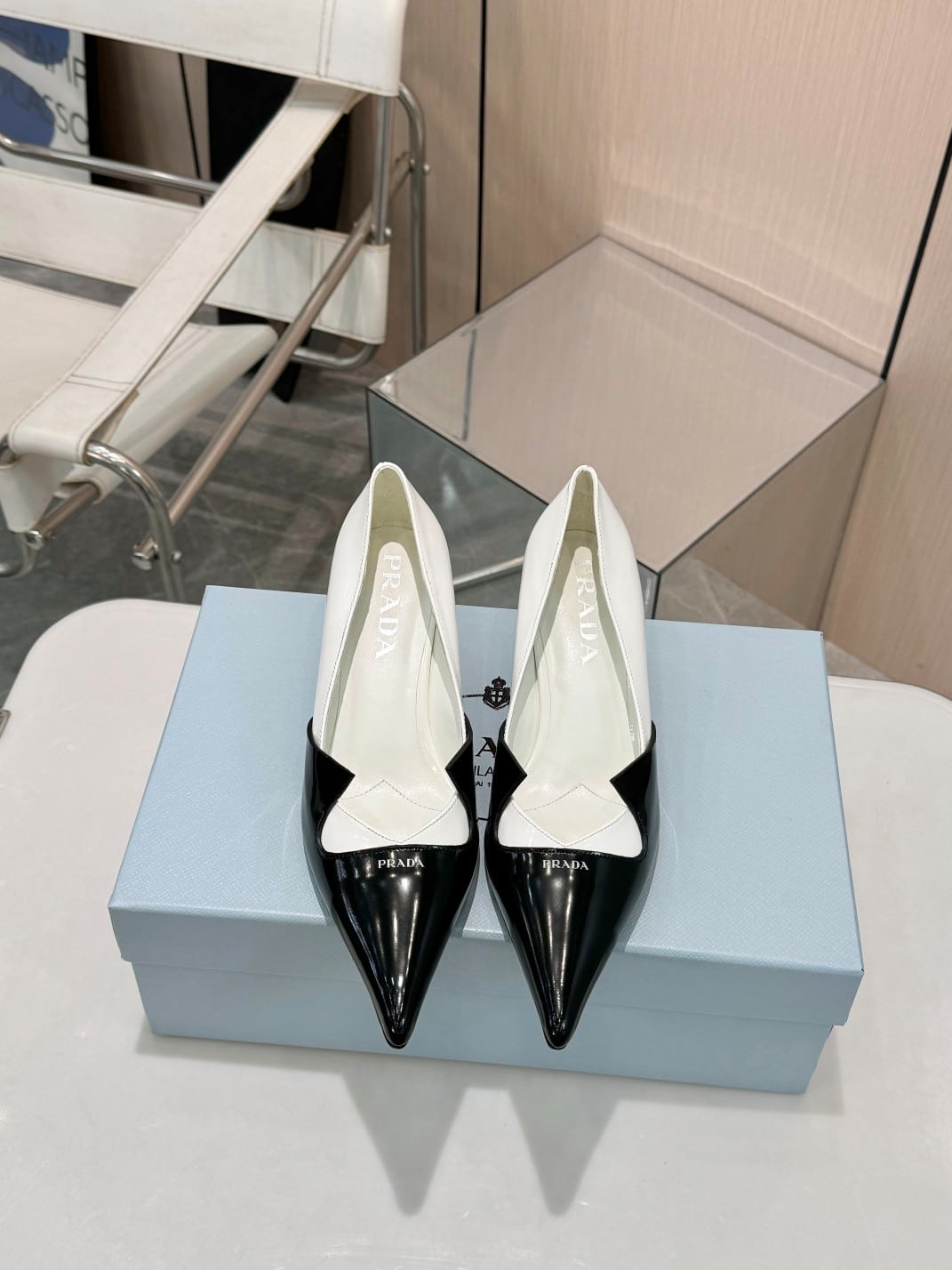 Prada Two Tone Patent Leather Pump Black And White - Image 2