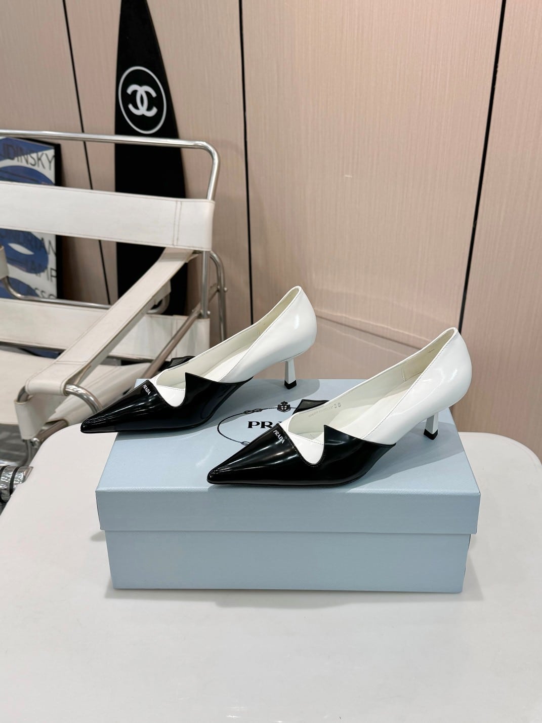 Prada Two Tone Patent Leather Pump Black And White - Image 3