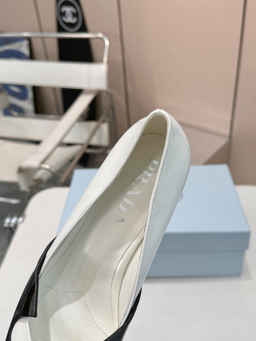 Prada Two Tone Patent Leather Pump Black And White - Image 5