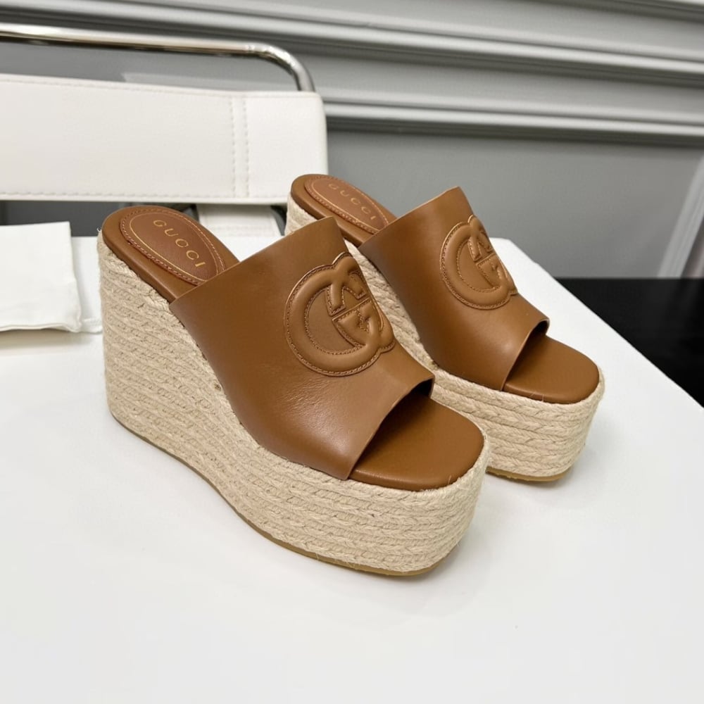 Gucci Women's Interlocking G Leather Sandal Brown 817212 Ap0B0 2712 - Image 2