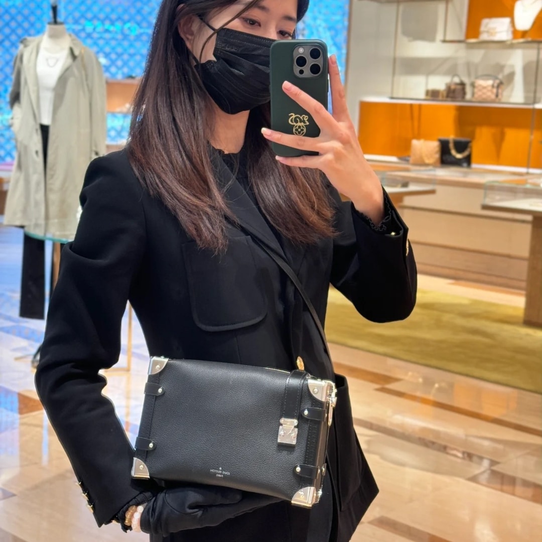 Louis Vuitton Side Trunk MM Grained Leather Shoulder Bag Black 23Cm M25160 - Image 3