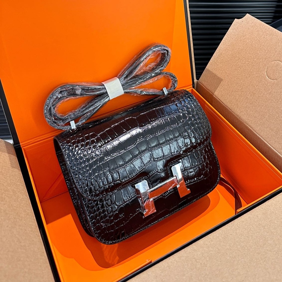 Hermes Constance 19 Mini Shiny Alligator Palladium Hardware Crossbody Bag Black 19Cm - Image 8