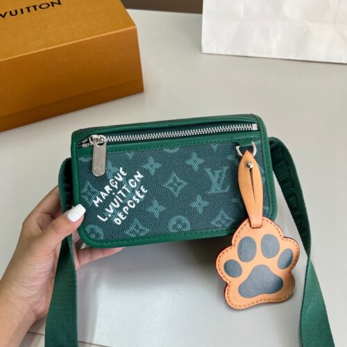 Alternative view of Louis Vuitton Bosphore Wearable Wallet Monogram Heritage Canvas Crossbody Bag Green 18cm M12637