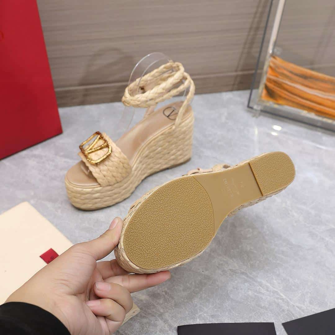 Valentino Garavani Vlogo Cut Out Wedge Sandals In Raffia Platform Natural 110mm - Image 4