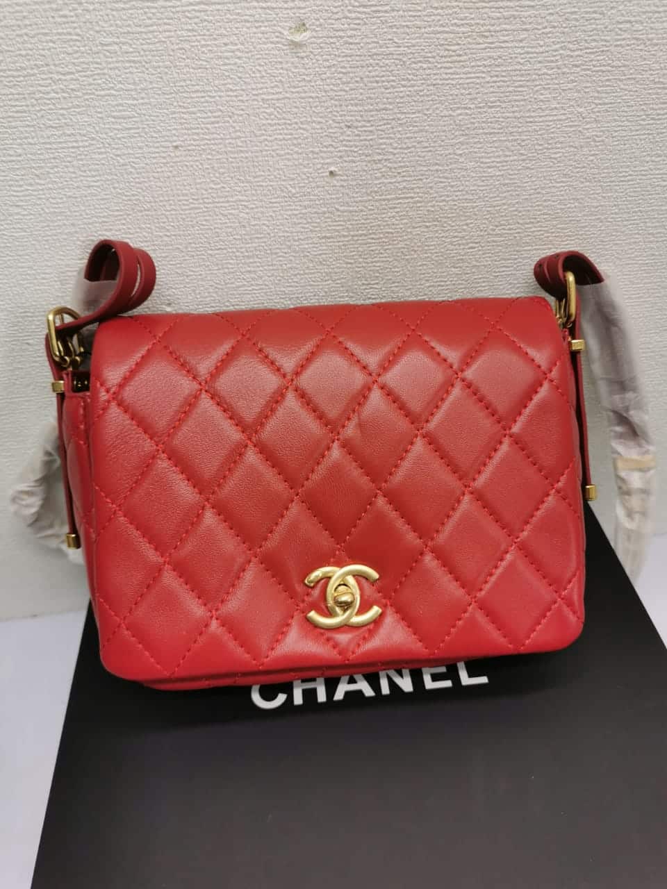 Chanel 23B Small Smooth Leather Flap Bags Red 22cm - Image 2