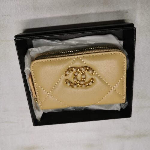 Alternative view of Chanel 19 Card Holder With Zipper Leather Beige Wallet