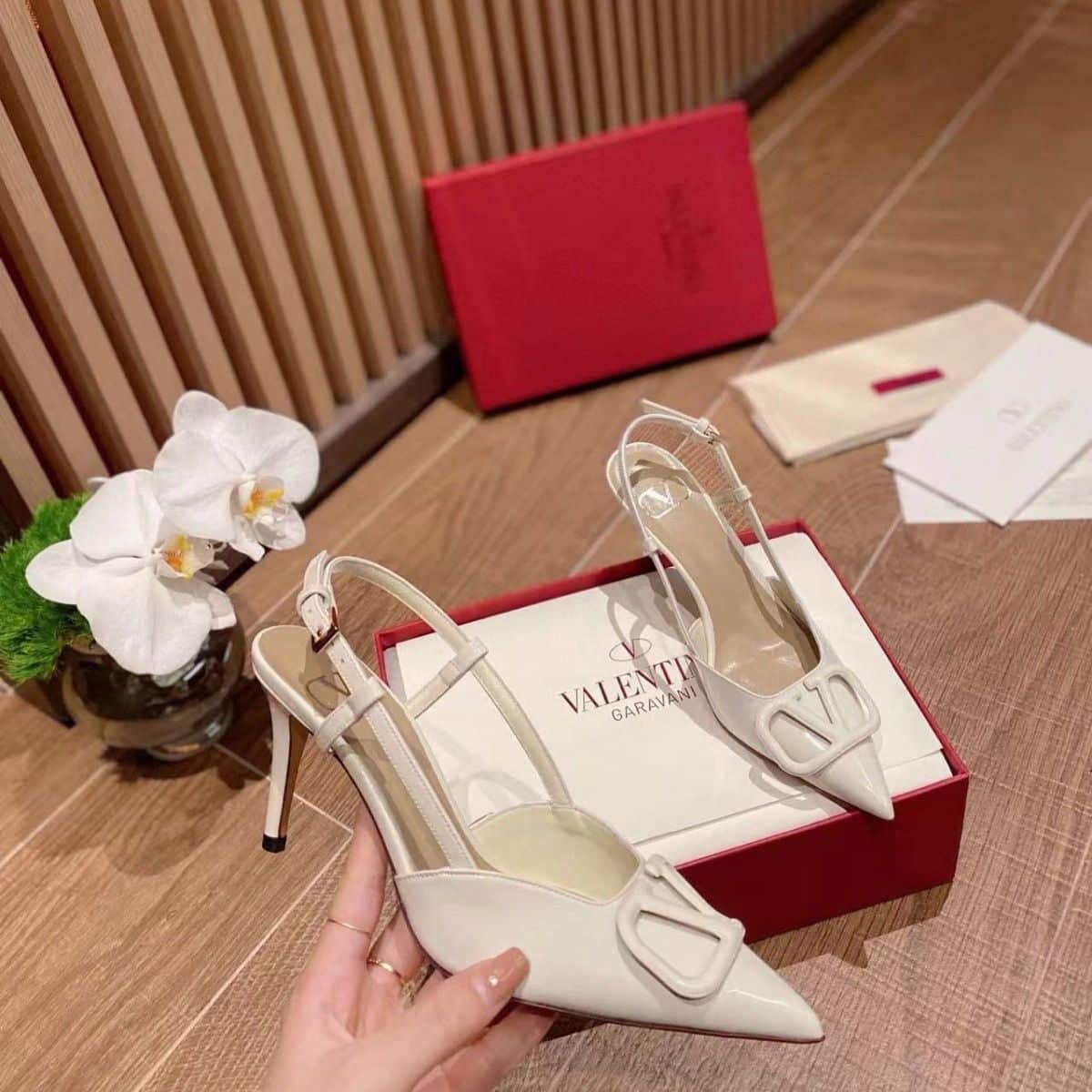 Valentino Vlogo Signature Patent Leather Slingback Pump 80mm White - Image 2