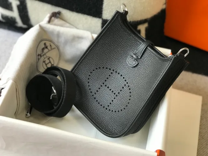 Hermes Evelyne 16 Amazone Shoulder Bag Black 16Cm H069426Ckav - Image 10