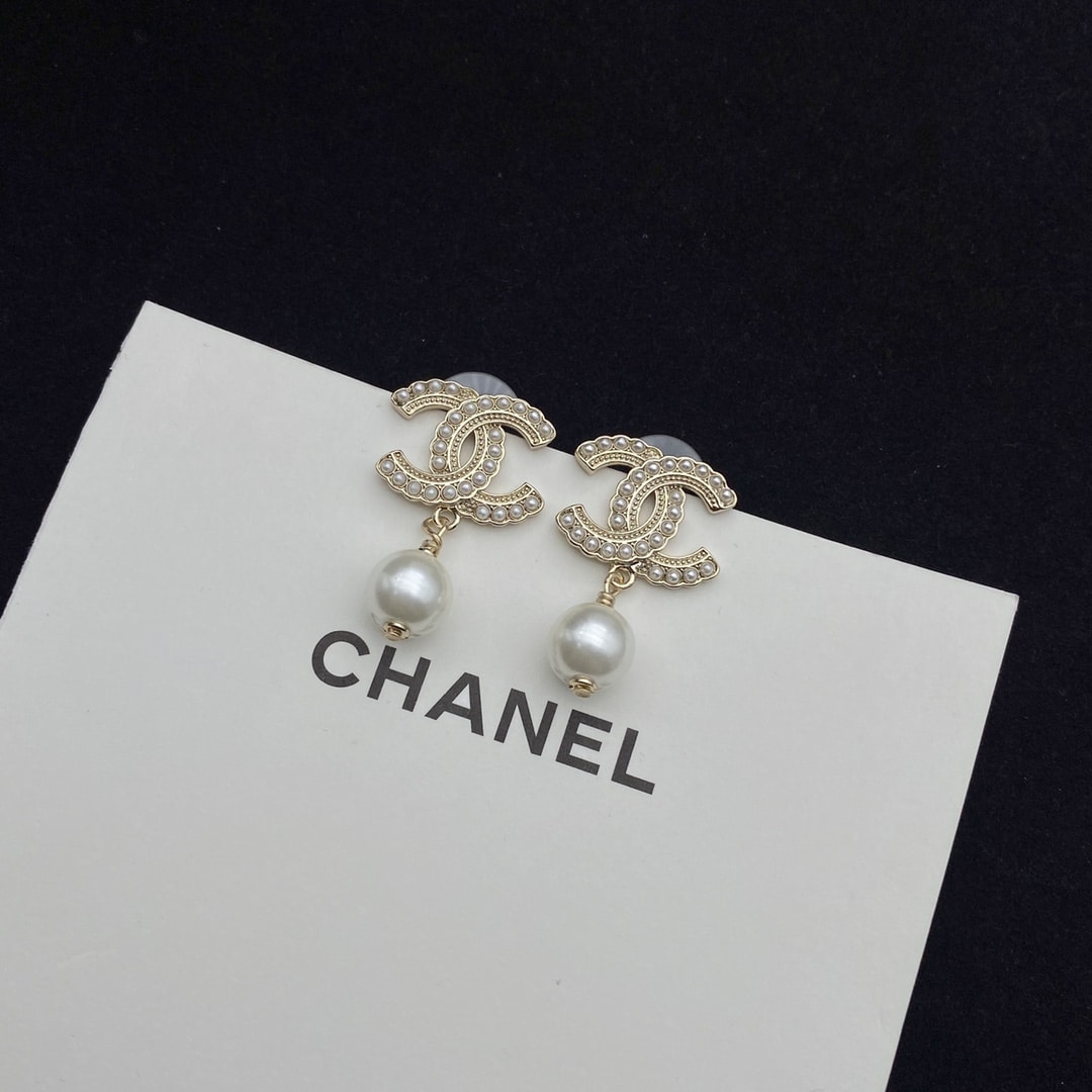 Chanel Dangle Earrings Pearls Gold - Image 3