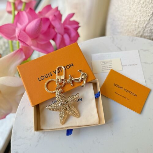 Alternative view of Louis Vuitton Lv Starfish Key Holder And Bag Charm Gold M02622