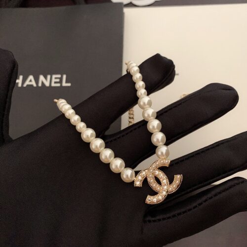 Alternative view of Chanel Women'S Pearl Necklace And Gold Metal