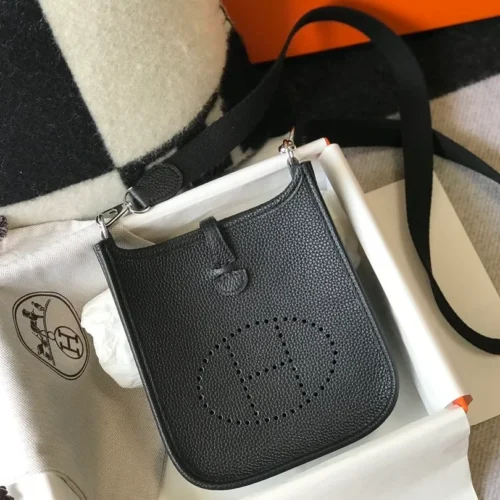 Alternative view of Hermes Evelyne 16 Amazone Shoulder Bag Black 16Cm H069426Ckav