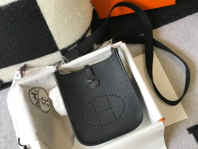 Hermes Evelyne 16 Amazone Shoulder Bag Black 16Cm H069426Ckav - Image 9