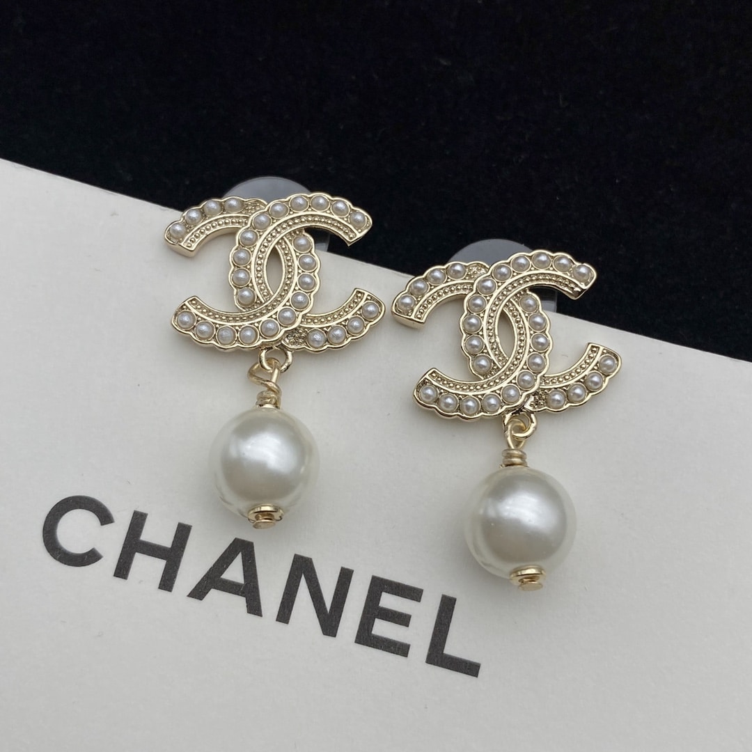 Chanel Dangle Earrings Pearls Gold - Image 4