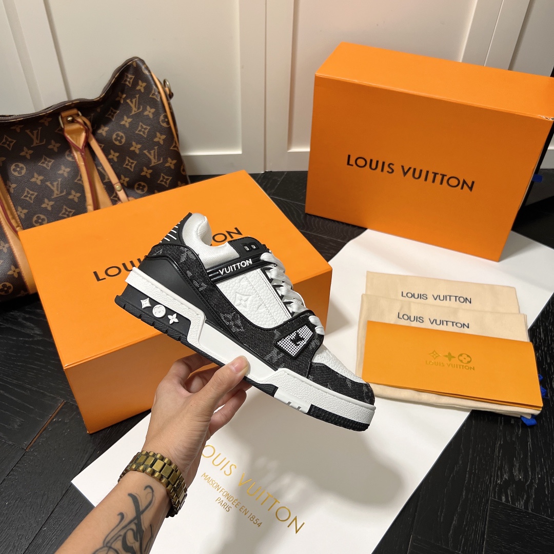 Louis Vuitton Trainer Monogram Denim Sneaker Black And White 1A9Jgb - Image 4