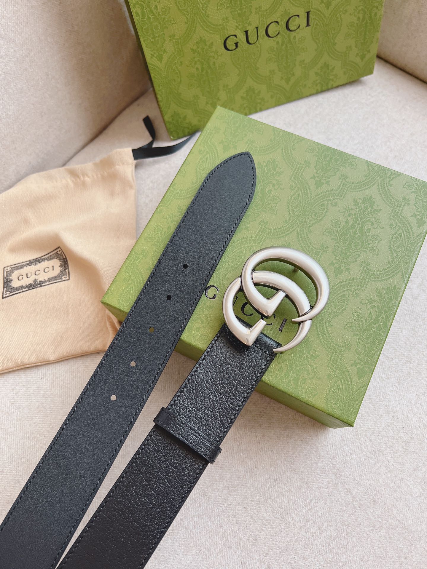 Gucci GG Marmont Silver Logo Leather Belt Black 40Mm - Image 2