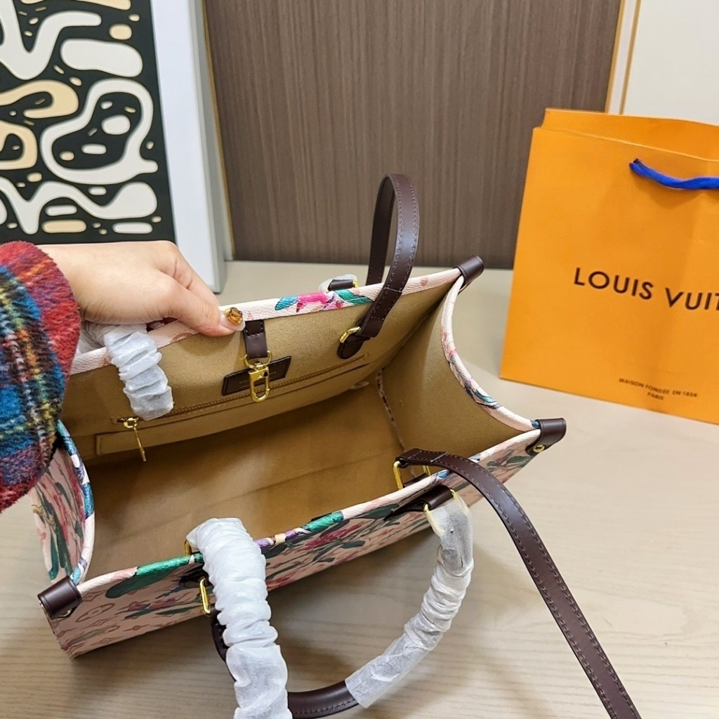 Louis Vuitton OnTheGo MM Monogram Canvas Tote Bag Dune 32cm - Image 4