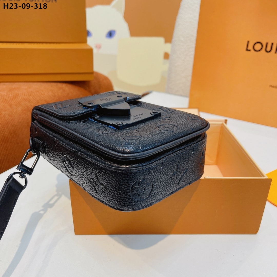 Louis Vuitton S Lock Vertical Monogram Wearable Wallet Black 19Cm M81524 - Image 3