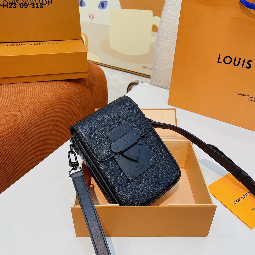 Louis Vuitton S Lock Vertical Monogram Wearable Wallet Black 19Cm M81524 - Image 4