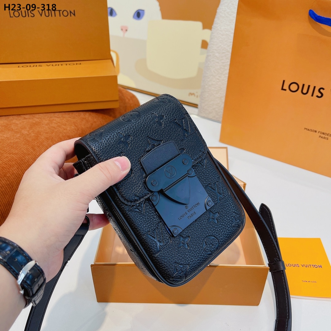 Louis Vuitton S Lock Vertical Monogram Wearable Wallet Black 19Cm M81524 - Image 5