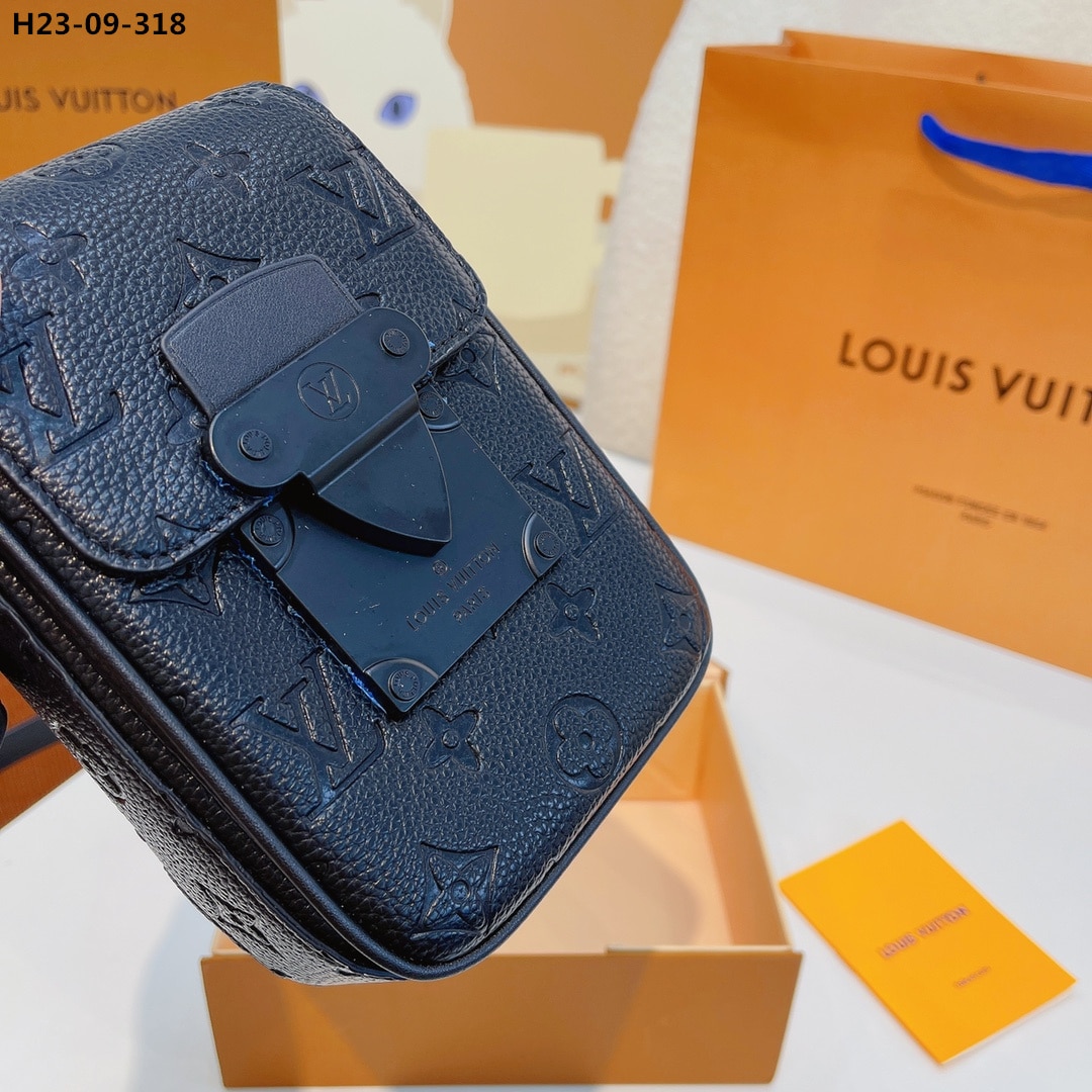 Louis Vuitton S Lock Vertical Monogram Wearable Wallet Black 19Cm M81524 - Image 6