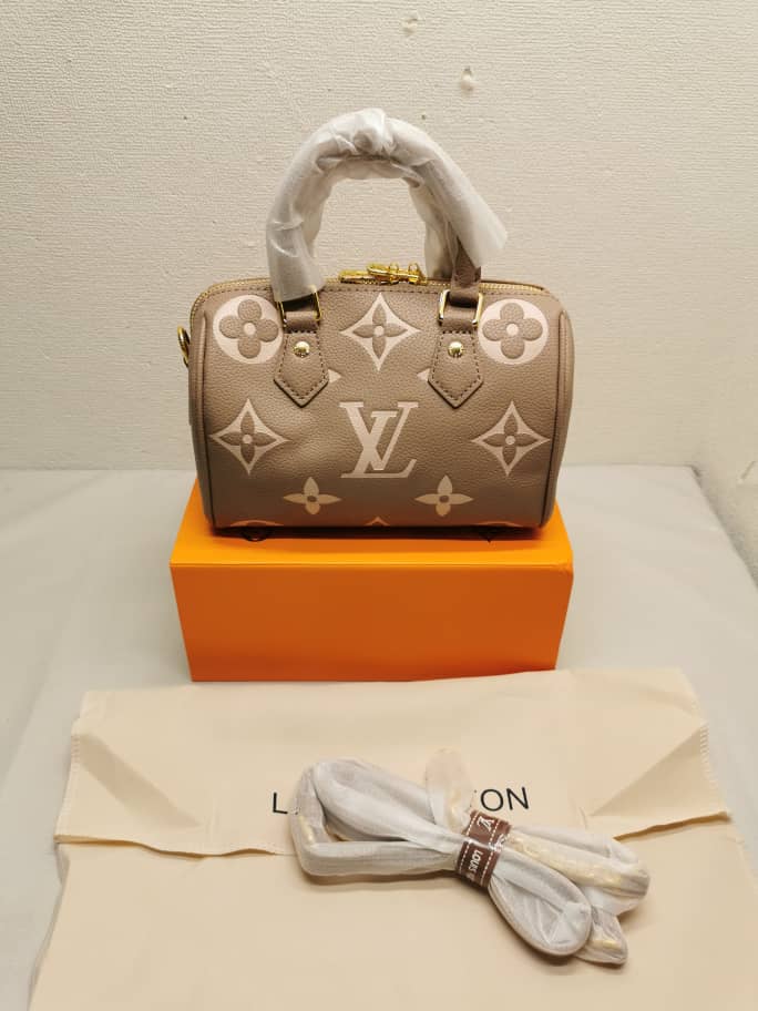Louis Vuitton Speedy Bandoulière 20 Monogram Empreinte Handle Bag Tourterelle Gray 20Cm M46575 - Image 2
