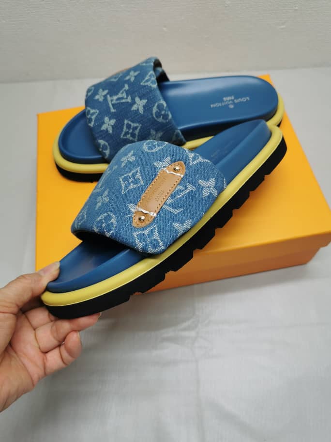 Louis Vuitton Pool Pillow Flat Comfort Monogram Denim Mules Blue 1AGUZP - Image 4