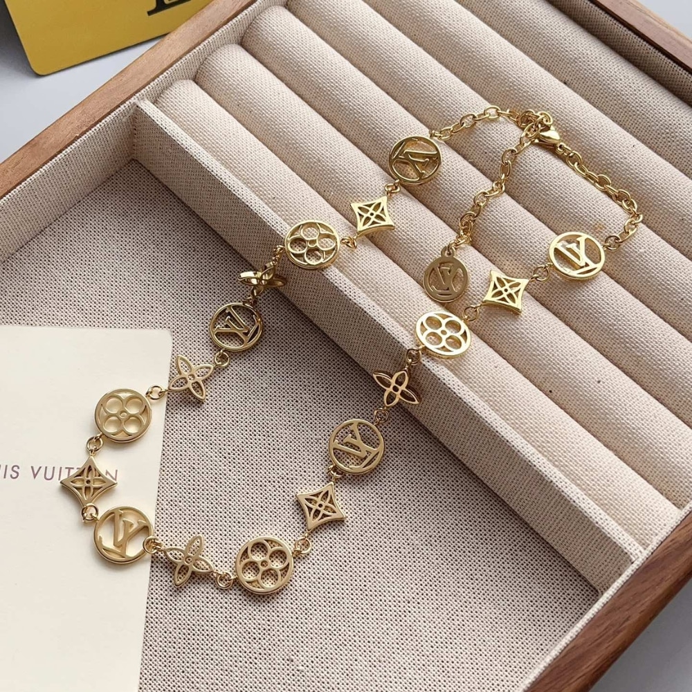 Louis Vuitton LV Lace Gold Tone Metal Necklace M01057 - Image 3