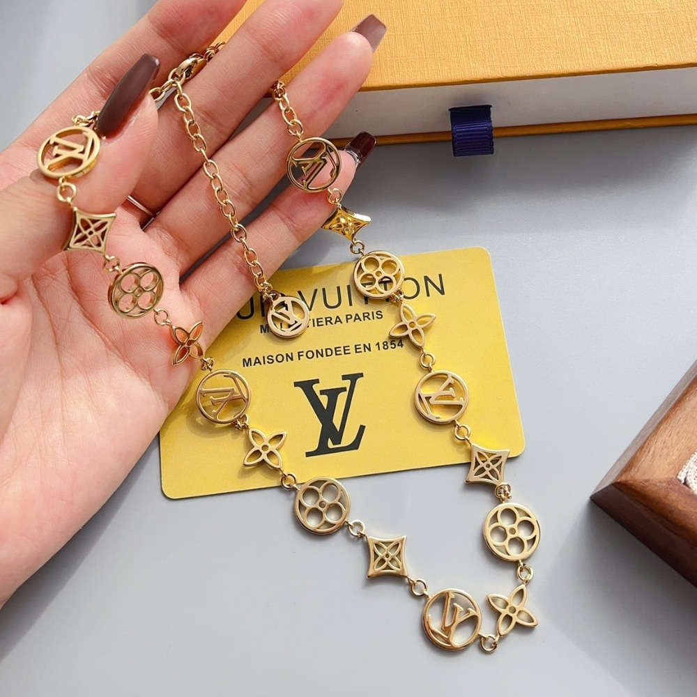 Louis Vuitton LV Lace Gold Tone Metal Necklace M01057 - Image 5
