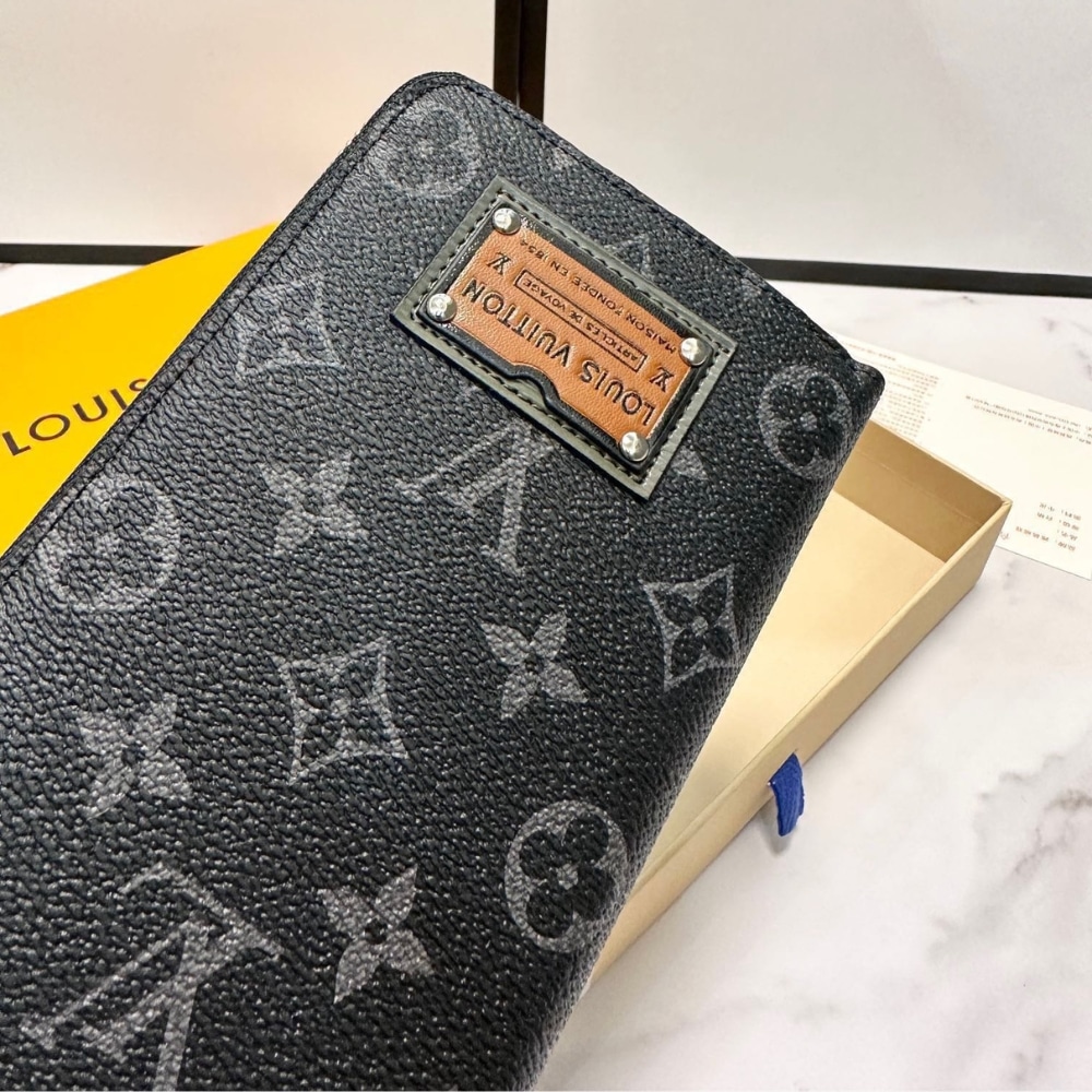 Louis Vuitton Vertical Monogram Eclipse Canvas Wallet Black 20cm - Image 5