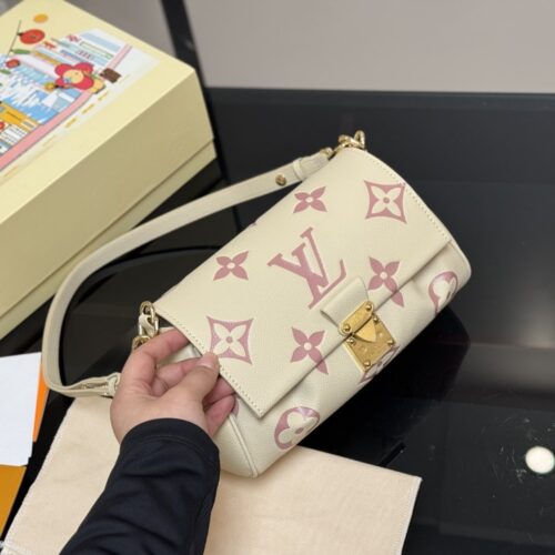 Alternative view of Louis Vuitton Favorite Leather Shoulder Bag Cream And Rose Trianon 23cm M46393