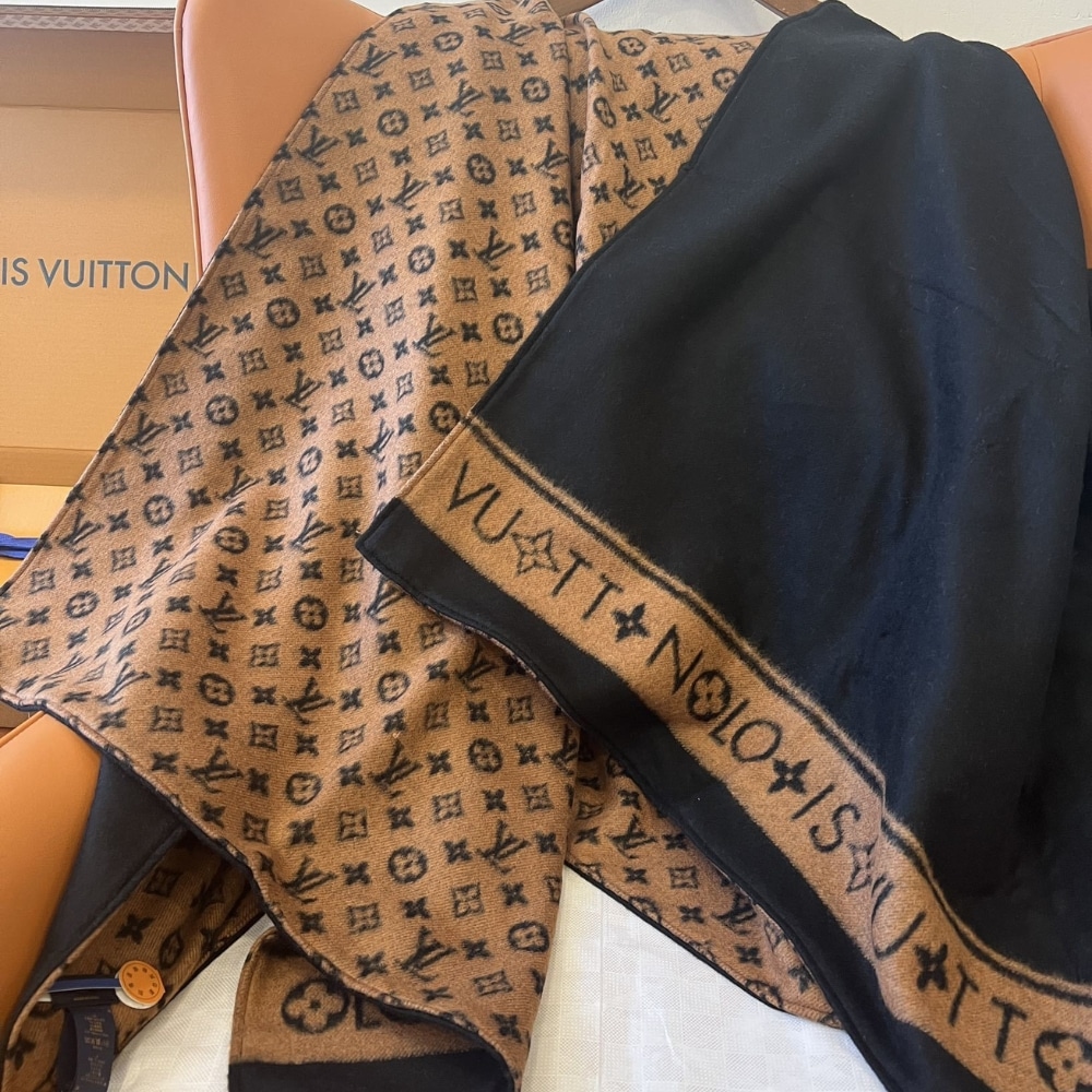 Louis Vuitton Monogram Infinity Reversible Cape Brown M92824 - Image 5