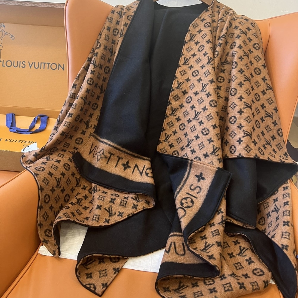 Louis Vuitton Monogram Infinity Reversible Cape Brown M92824 - Image 4