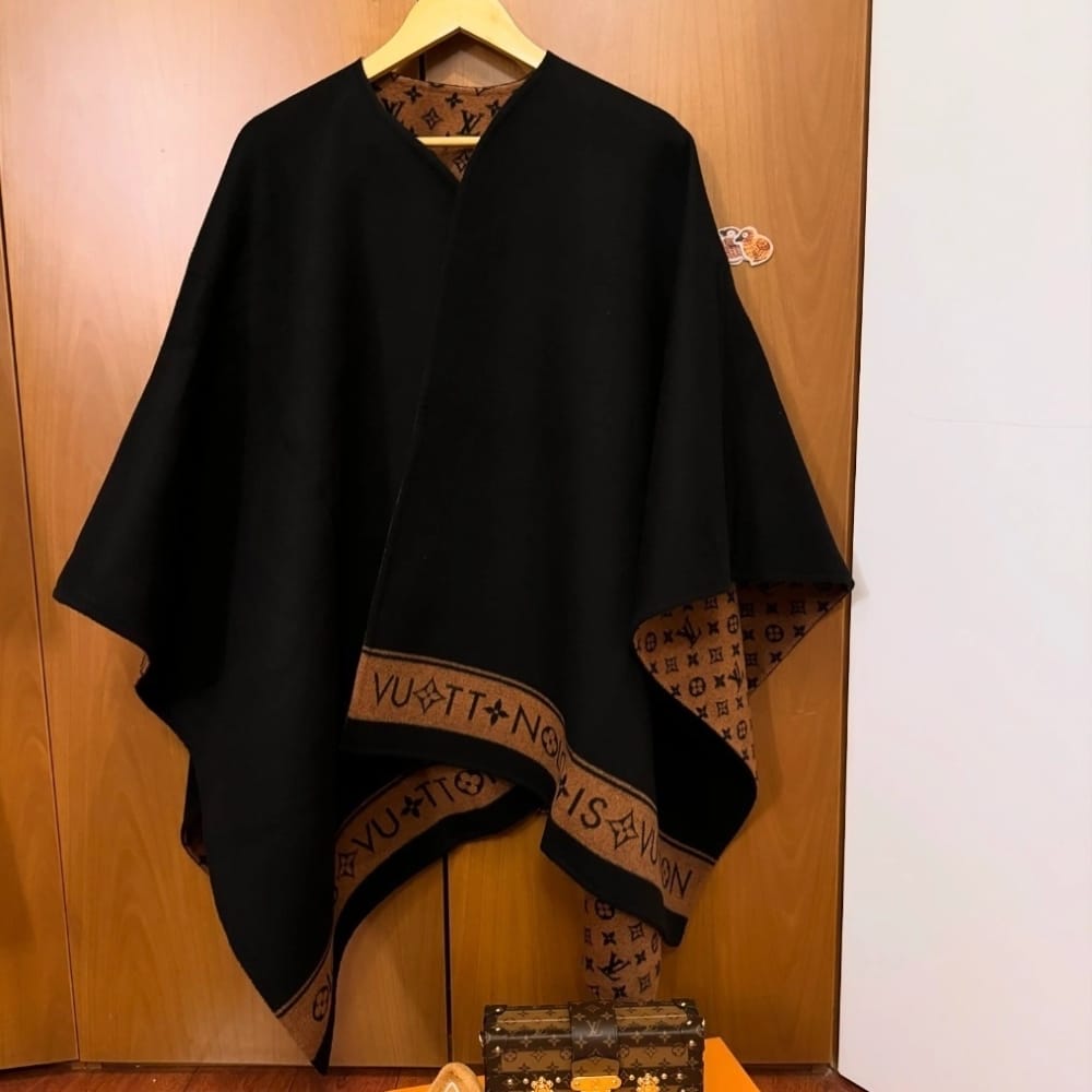 Louis Vuitton Monogram Infinity Reversible Cape Brown M92824 - Image 3