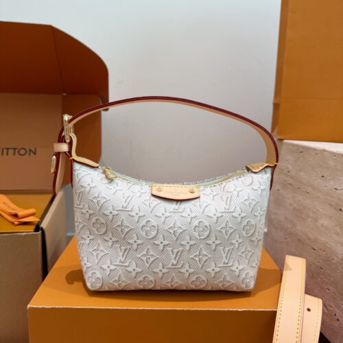 Alternative view of Louis Vuitton Pochette Hills Small Monogram Emblème Handbag Light Gray 17cm M29879