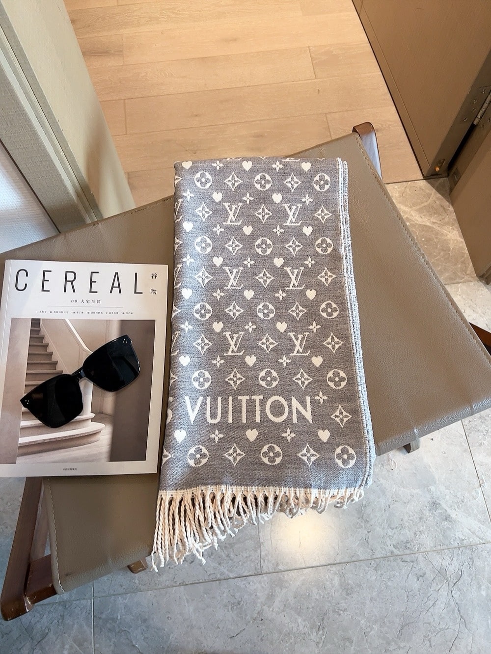 Louis Vuitton Echarpe Game On Monogram Cashmere Scarf Grey 180Cm M77641 - Image 4