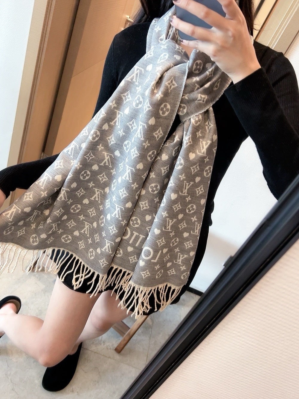 Louis Vuitton Echarpe Game On Monogram Cashmere Scarf Grey 180Cm M77641 - Image 3