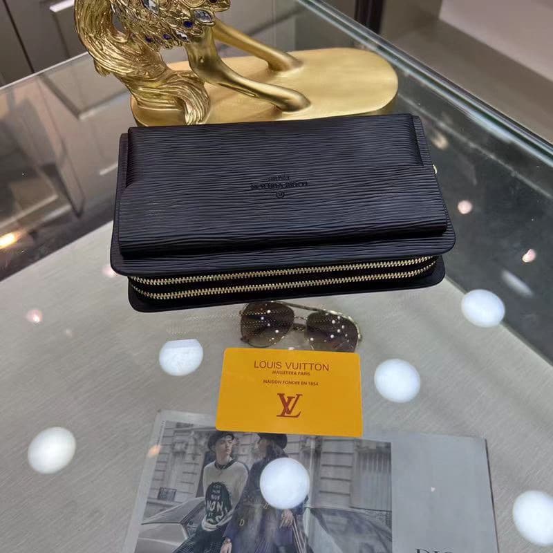 Louis Vuitton Sarah Epi Leather Wallet Black 28cm - Image 4